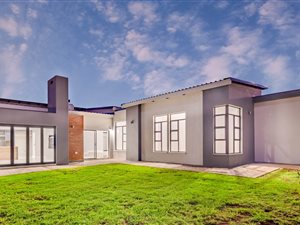 3 Bed House in Midstream Meadows