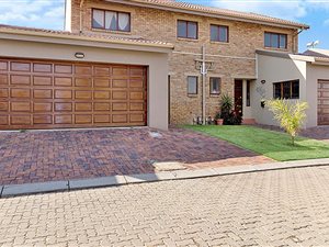 3 Bed Townhouse in Radiokop