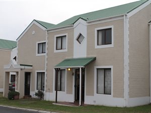 2 Bed Townhouse in Somerset West Central