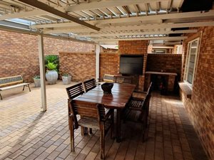 4 Bed Apartment in Magalieskruin