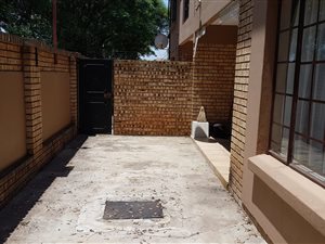 2 Bed Apartment in Westdene