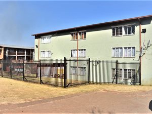 2 Bed Apartment in Eldorado Park