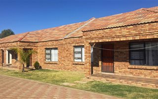 2 Bedroom Townhouse in Bloemhof