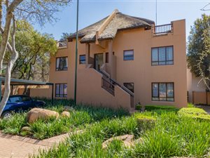 2 Bed Apartment in Pineslopes