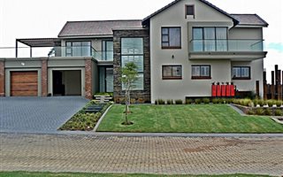 4 Bedroom Duplex in Bronkhorstbaai