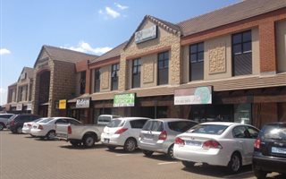135 m² Office Space in Featherbrooke