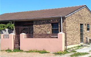 2 Bedroom House in Lentegeur