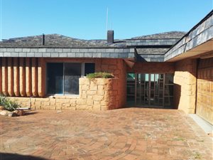 5 Bedroom House in Effingham