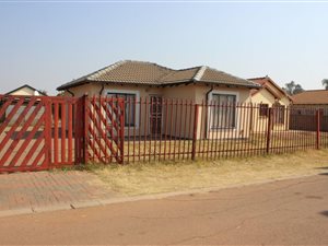 2 Bed House in Nkwe Estate