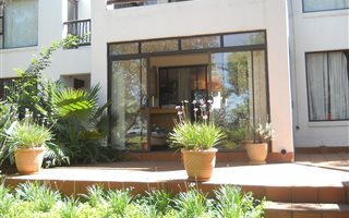 2 Bedroom Apartment in Kosmos