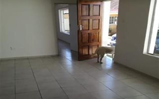 2 Bedroom Garden Cottage in The Hill