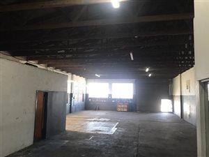 300 m² Industrial space in Port Elizabeth Central