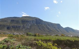 660 m² Land available in Bettys Bay