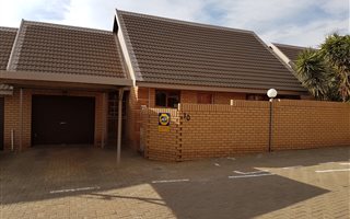 2 Bedroom Townhouse in Langenhoven Park