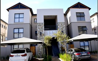 3 Bedroom Townhouse in Sunninghill