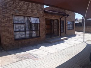 3 Bed House in Lethlabile