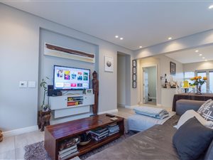 2 Bed Apartment in Mouille Point
