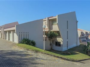 3 Bed Duplex in La Mercy