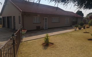 3 Bedroom House in Helikon Park