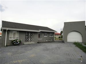 3 Bed House in Paradise