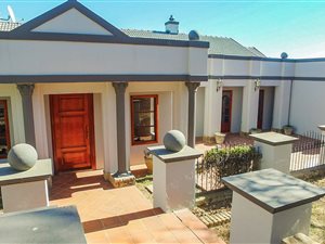 4 Bed House in Waterkloof Ridge