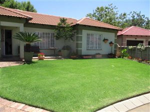 2 Bed Townhouse in Vanderbijlpark CE2