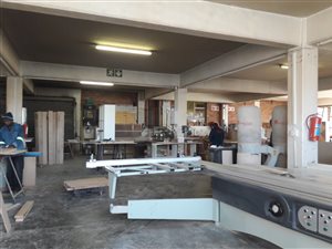 640 m² Industrial space in Stormill