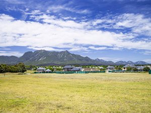 744 m² Land available in Fancourt