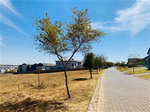 1100 m² Land available in Waterfall Country Estate