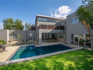 5 Bed House in Fourways Gardens