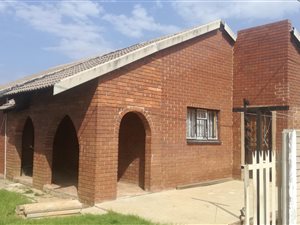 4 Bed House in Tsakane
