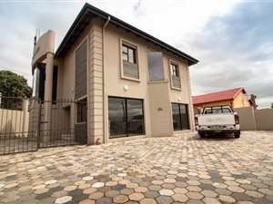 185 m² Office Space in Westcliff