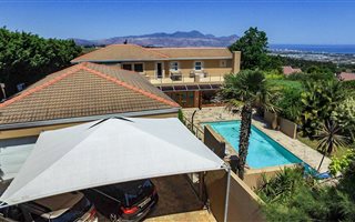 5 Bedroom House in Helderberg Estate