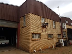 1335 m² Industrial space in Kirkney
