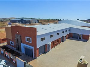 960 m² Commercial space in Monavoni