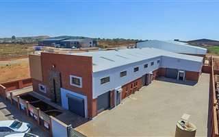 960 m² Commercial space in Monavoni