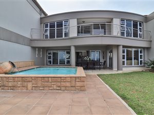 3 Bed Apartment in Sheffield Beach