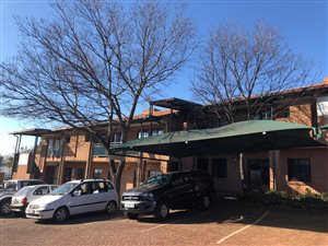 100 m² Commercial space in Highveld