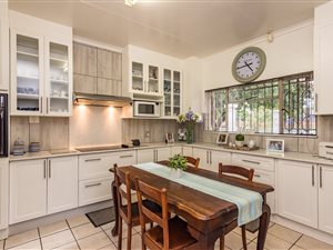 4 Bed House in Helikon Park