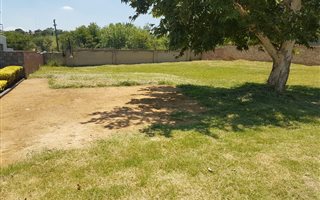 680 m² Land available in Newmark Estate