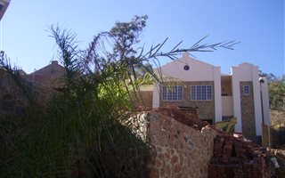 3 Bedroom Apartment in Azaleapark