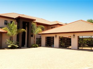 4 Bed House in Silver Lakes