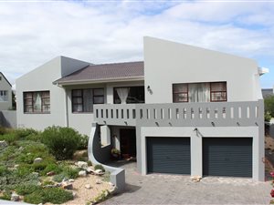 4 Bed House in Hermanus Heights