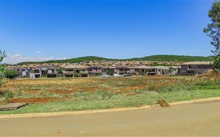 660 m² Land available in Aspen Hills