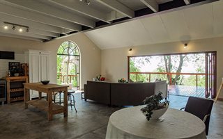 4 Bedroom House in Kosmos