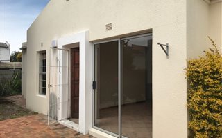 3 Bedroom House in Kirstenhof