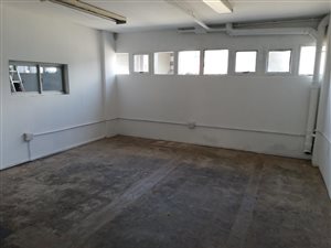 1112 m² Industrial space in Springfield Park