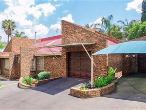 4 Bed House in Rooihuiskraal