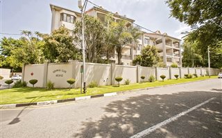 3 Bedroom Apartment in Melrose