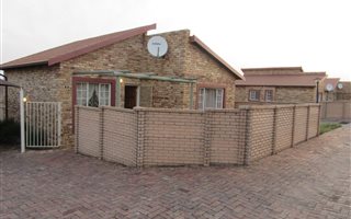 2 Bedroom Townhouse in Kosmosdal